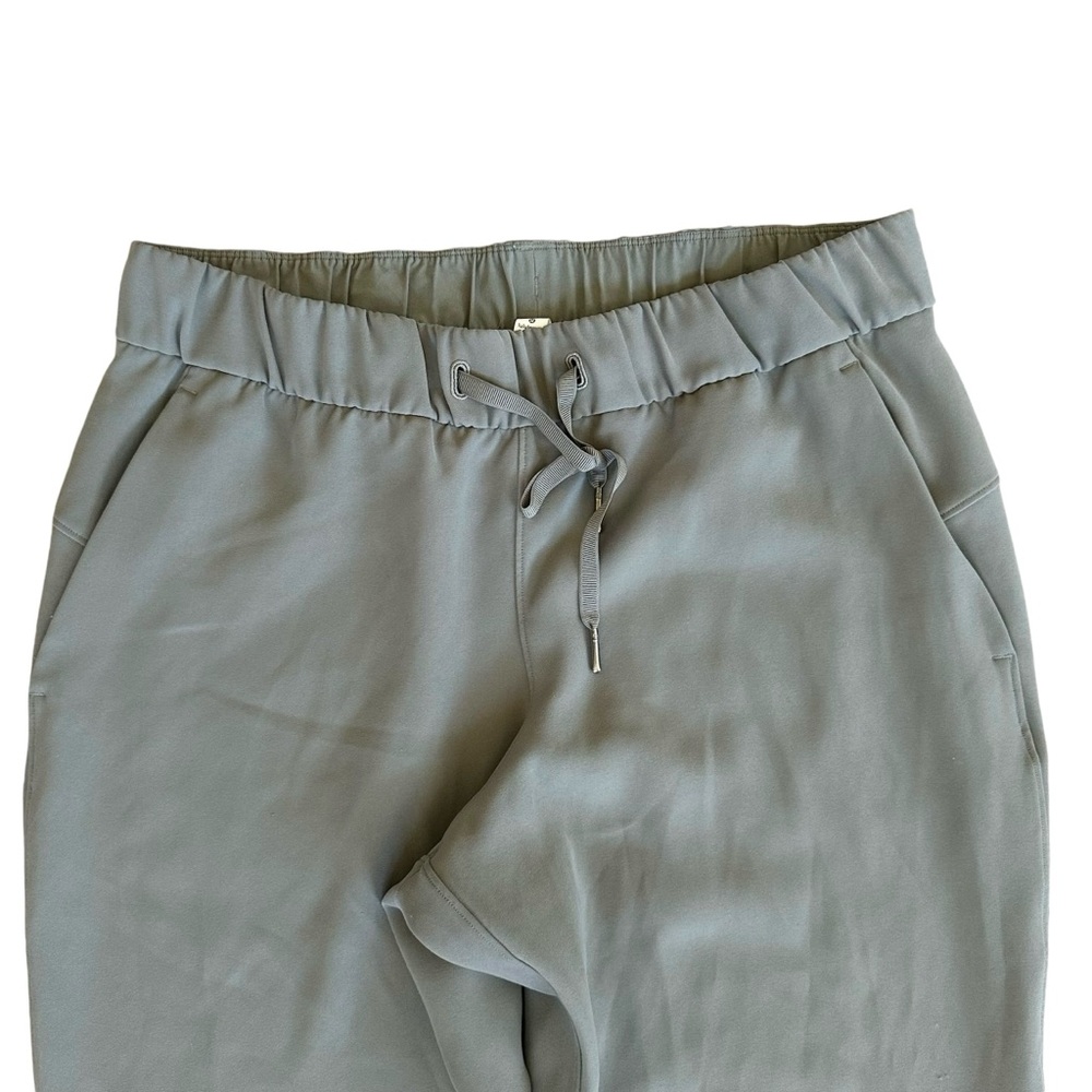 Lululemon On The Fly Crop Woven 23" Drawstring Pants in Grey Sage Size 10 - Picture 4 of 10